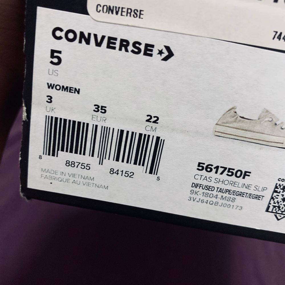 SUPER CUTE converse size 5 women’s NWT - Picture 3 of 8